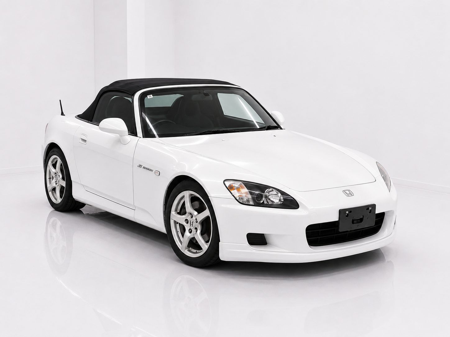 Honda S2000 (AP1) - White (NH565)