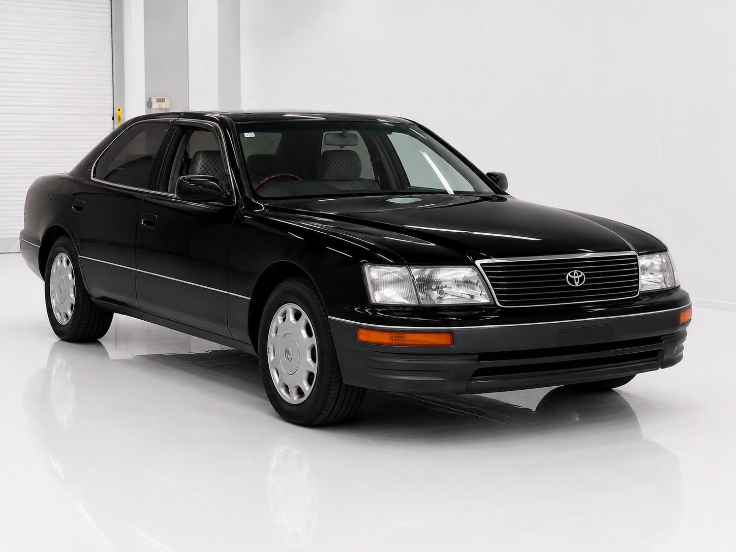 Toyota Celsior (UCF20, UCF21) - Pre facelift black 2 tone